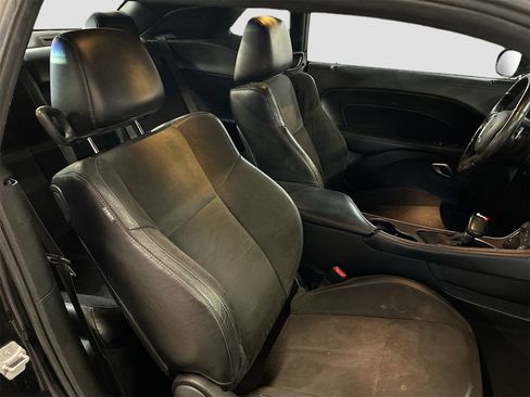 Used 2022 Dodge Challenger R/T w/ Plus Package image 27