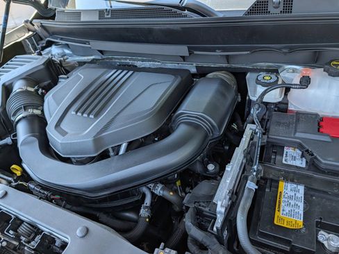 Used 2024 Chevrolet Traverse LS FWD image 29