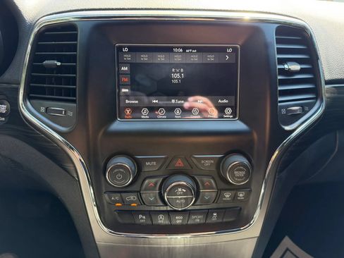 Used 2020 Jeep Grand Cherokee Laredo AWD/4WD image 23