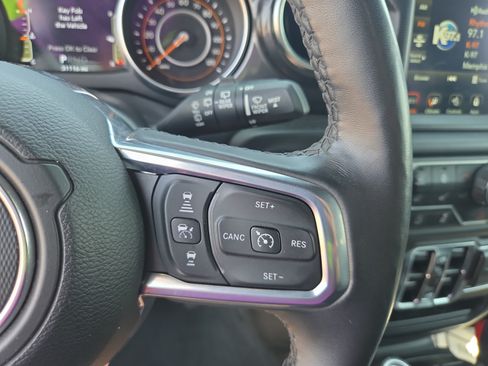 Used 2022 Jeep Wrangler Unlimited Sahara AWD/4WD image 12