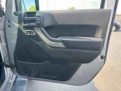 Used 2018 Jeep Wrangler Unlimited Sport S AWD/4WD image 32