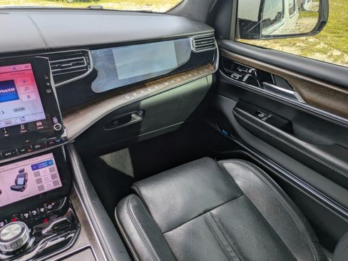 Used 2022 Jeep Grand Wagoneer Series II w/ Convenience Group III AWD/4WD image 17