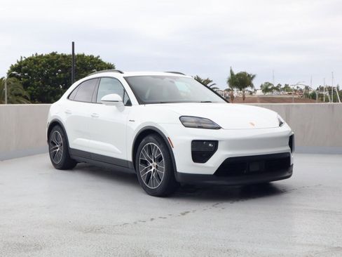 Certified 2025 Porsche Macan Electric RWD image 7