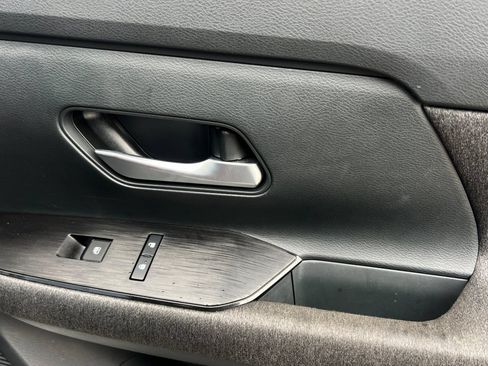 Used 2025 Nissan Kicks SV FWD image 19