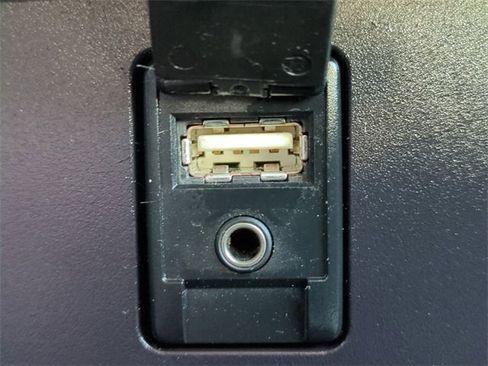 Used 2017 Toyota Tacoma SR image 21