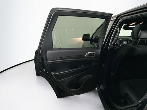 Used 2017 Jeep Grand Cherokee Laredo image 24