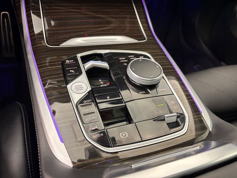 Used 2025 BMW X7 xDrive40i w/ M Sport Package image 25