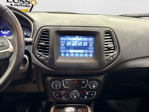 Used 2019 Jeep Compass Latitude image 18