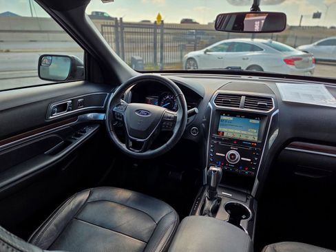 Used 2018 Ford Explorer Limited image 10