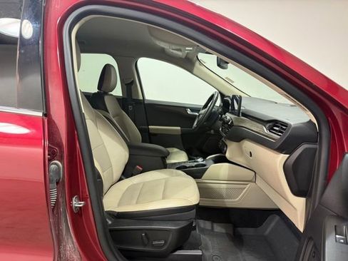 Used 2020 Ford Escape Titanium image 27