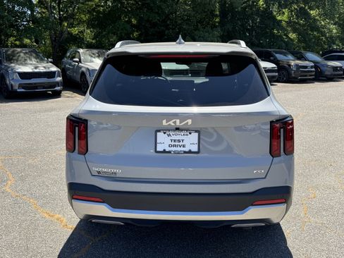 Used 2025 Kia Sorento EX w/ Panoramic Sunroof Package image 6