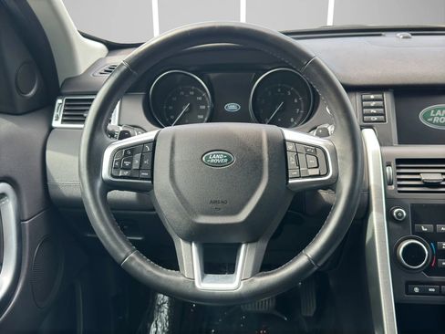 Used 2018 Land Rover Discovery Sport HSE image 17