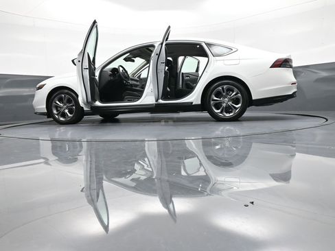 Certified 2023 Honda Accord EX image 49