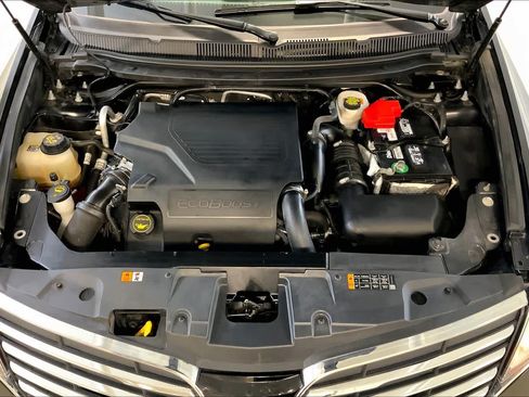 Used 2019 Lincoln MKT AWD image 30