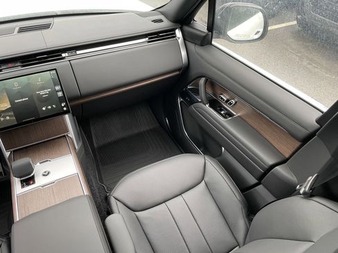 New 2025 Land Rover Range Rover SE image 18