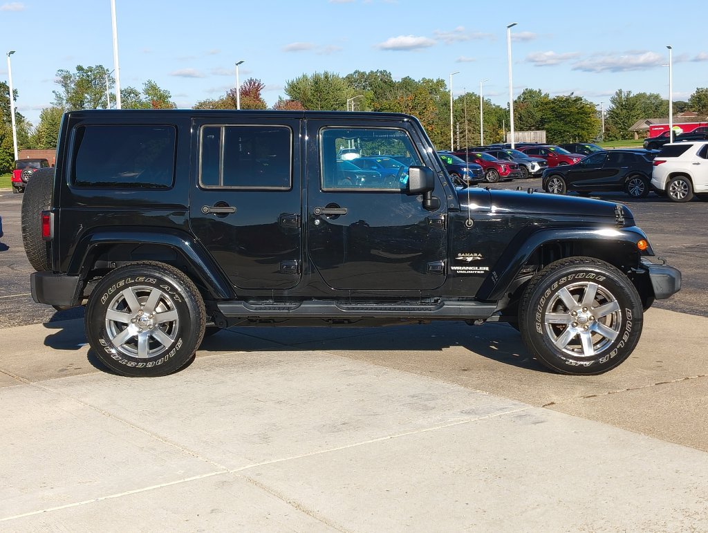 Used 2016 Jeep Wrangler Unlimited Sahara w/ Dual Top Group AWD/4WD image 4