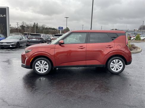 Certified 2023 Kia Soul LX image 3