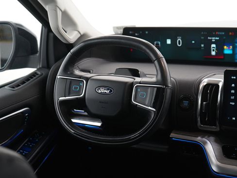 Used 2025 Ford Expedition Platinum AWD/4WD image 15