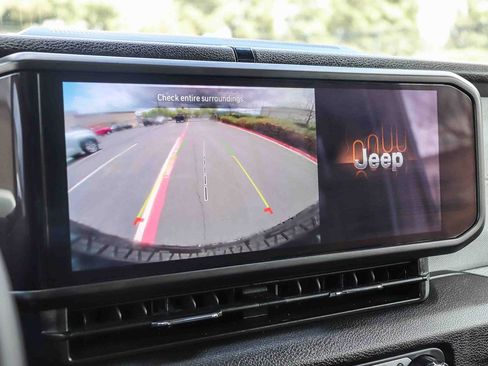 Used 2024 Jeep Wrangler Unlimited AWD/4WD image 30