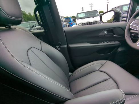 New 2026 Chrysler Voyager LX image 15