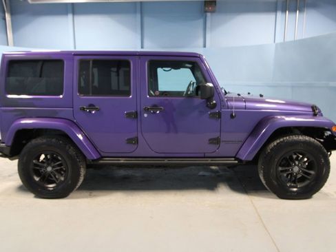 Used 2017 Jeep Wrangler Unlimited Sahara image 28