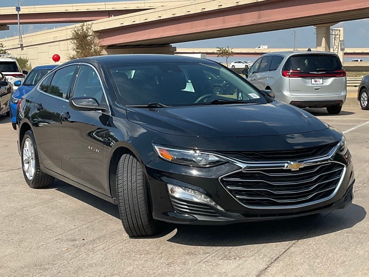 Used 2025 Chevrolet Malibu LT FWD image 3