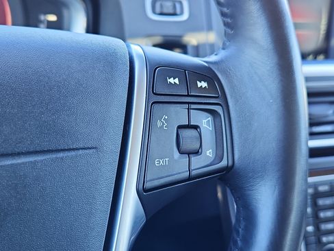 Used 2017 Volvo V60 T5 Premier w/ Convenience Package image 18