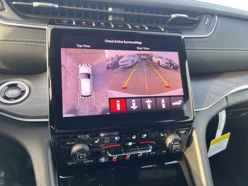 New 2025 Jeep Grand Cherokee Limited w/ Luxury Tech Group II image 21