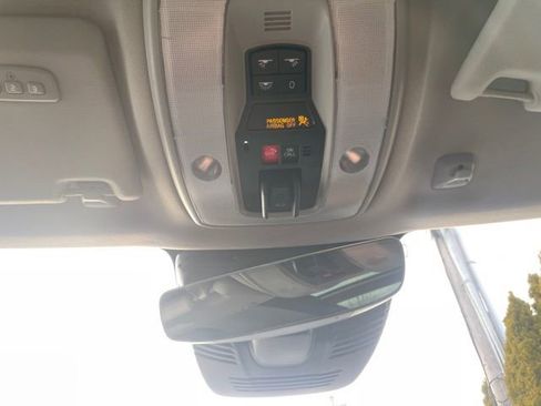 Used 2017 Volvo XC60 T6 Dynamic w/ Advanced Package image 37