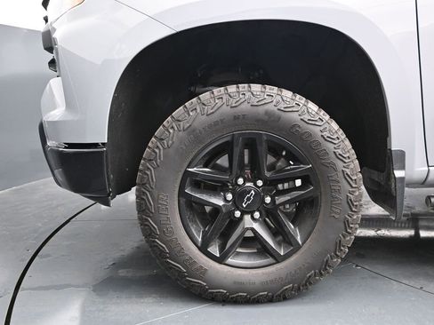 Used 2024 Chevrolet Silverado 1500 Custom Trail Boss w/ LPO, Dark Essentials Package AWD/4WD image 16