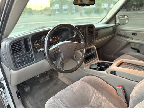 Used 2006 Chevrolet Suburban LS w/ Smart Select Package RWD image 16
