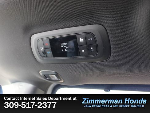 Used 2025 Chrysler Pacifica Limited FWD image 10