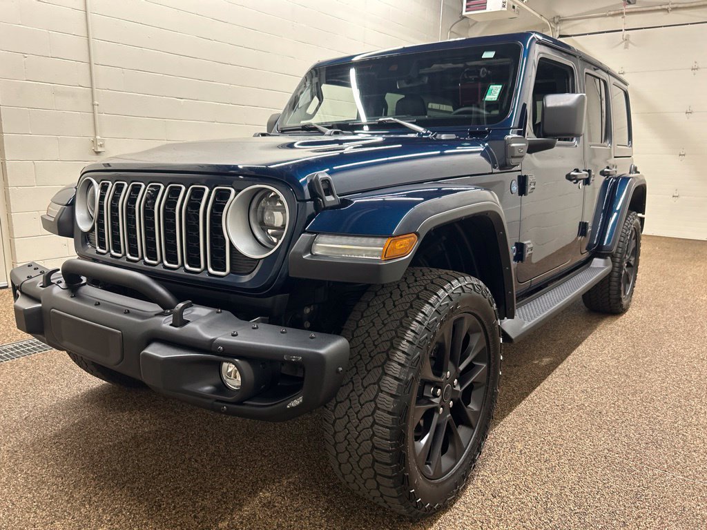Used 2025 Jeep Wrangler Unlimited Sahara AWD/4WD image 6