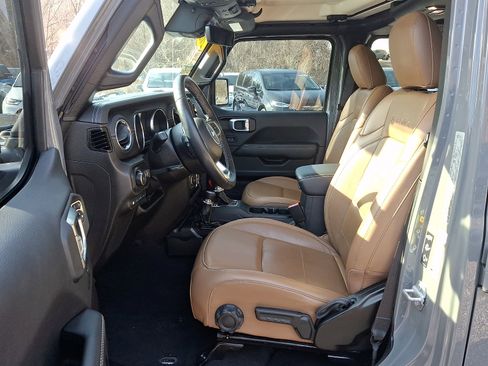 Used 2022 Jeep Wrangler Unlimited Sahara w/ Cold Weather Group image 14