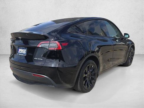Used 2022 Tesla Model Y Long Range image 5