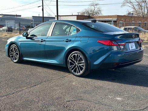 Used 2025 Toyota Camry XLE image 3
