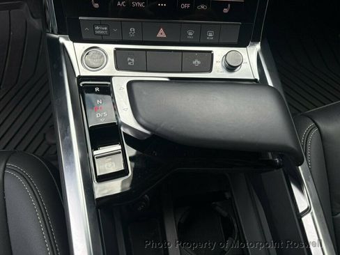 Used 2022 Audi e-tron Premium w/ Convenience Plus Package AWD/4WD image 25