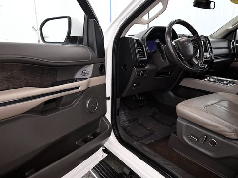 Used 2021 Ford Expedition Max Limited image 4