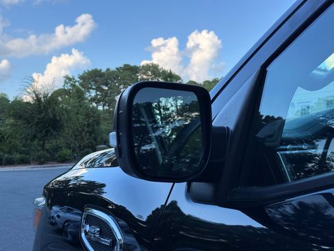 Used 2017 Nissan Titan SV RWD image 8