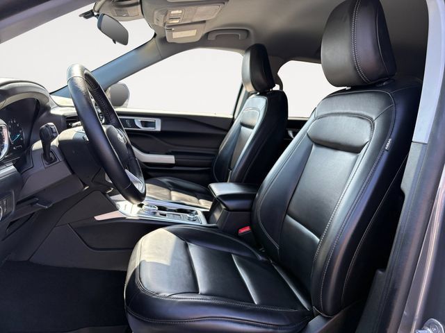 Used 2021 Ford Explorer XLT w/ Equipment Group 202A AWD/4WD image 9