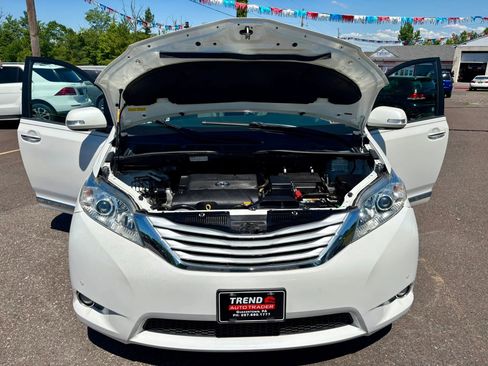 Used 2013 Toyota Sienna Limited w/ Premium Pkg FWD image 9