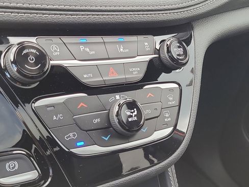 New 2026 Chrysler Pacifica Limited w/ S Appearance Package image 17