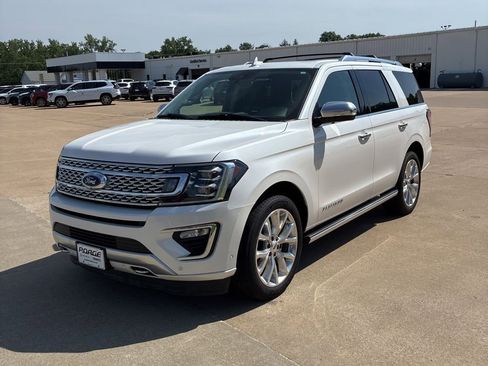 Used 2018 Ford Expedition Platinum AWD/4WD image 2