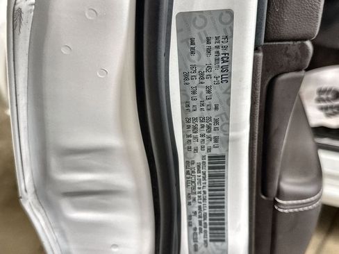 Used 2019 Jeep Grand Cherokee Overland image 34