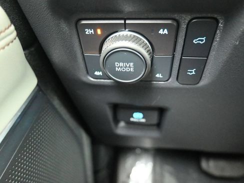 Used 2025 Ford Expedition Max Active AWD/4WD image 23