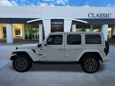 Used 2023 Jeep Wrangler Unlimited Sahara AWD/4WD image 5