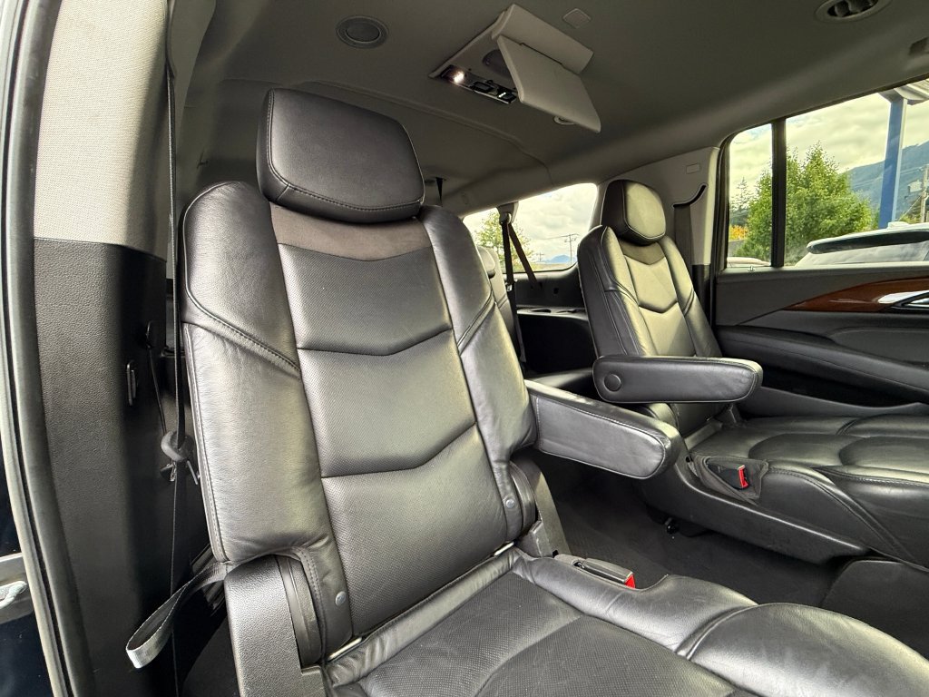 Used 2019 Cadillac Escalade ESV Luxury AWD/4WD image 44