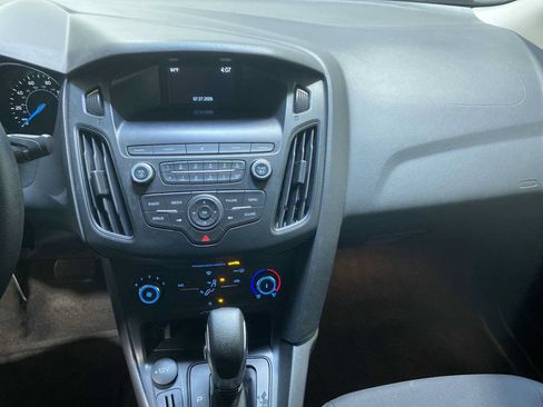 Used 2018 Ford Focus SE FWD image 16