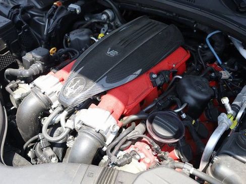 Certified 2022 Maserati Quattroporte Trofeo image 9