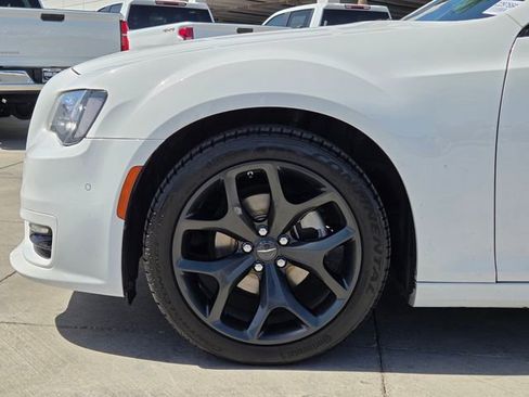 Used 2022 Chrysler 300 Touring L RWD image 9